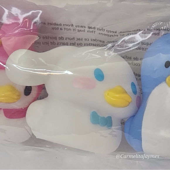 HELLO KITTY 🐱 AND FRIENDS Sanrio Rubber Ducks Set of 3 NIP - Picture 4 of 7